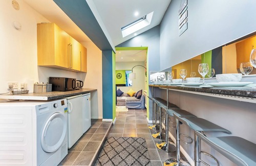 Brixton House | Pet-Friendly 4-Bed House in Brixton, London with Kitchen