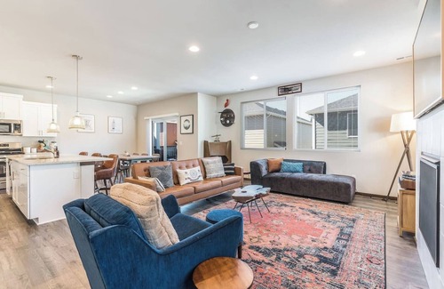 East Port Orchard House | Elegant 4 BR Retreat in the Heart of Port Orchard