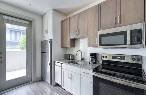 Waller Creek District Apartment | Stylish Downtown 1BR with Deck Near Convention Center