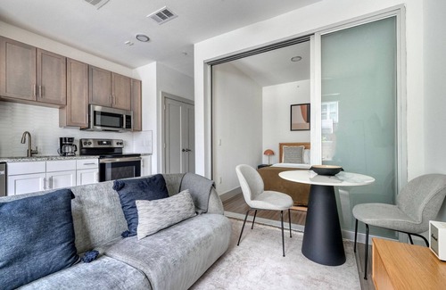 Waller Creek District Apartment | Stylish Downtown 1BR with Deck Near Convention Center