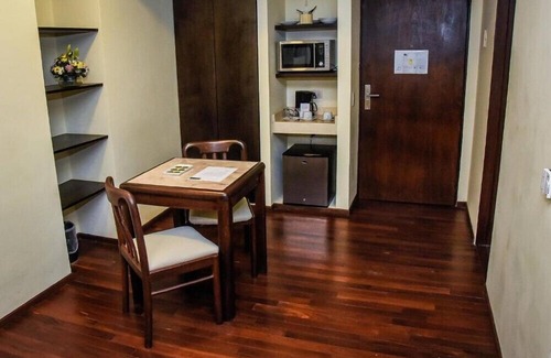 El Centro Hotel | Impeccable Junior Suite with Gym in Buenos Aires