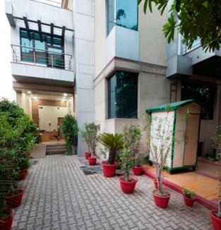 South City I Apartment | Stylish Imperial Apartment Fortis with Pet-Friendly Amenities