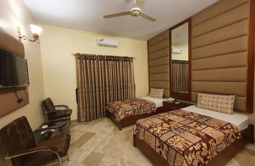 PECHS House | Budget-Friendly Stay at Imperial Guest House with Breakfast