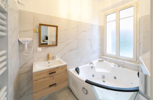 Avon Apartment | Discover Imperial House 1850 Balnéo with Hot Tub & Parking