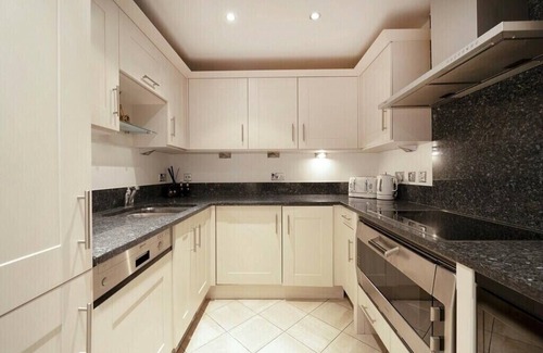 Sands End Apartment | Imperial Wharf 2bed 2bath Apt, 2 mins to Tube