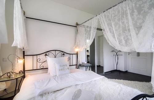 Moletai District Municipality House | Pet-Friendly Stay at Imperio Zorra with Breakfast & Kitchen