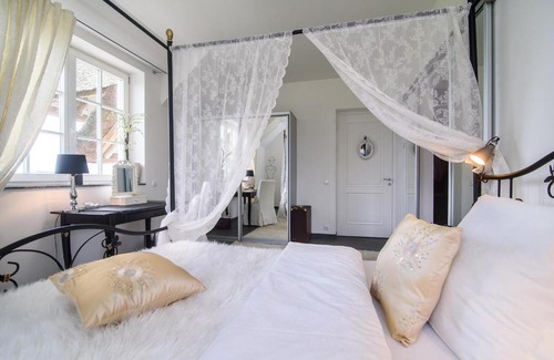 Moletai District Municipality House | Pet-Friendly Stay at Imperio Zorra with Breakfast & Kitchen