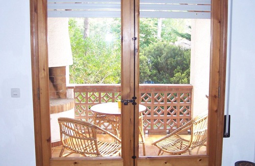 Pals Villa | Stylish 4 Bedroom Villa with Pool, Steps from the Sea