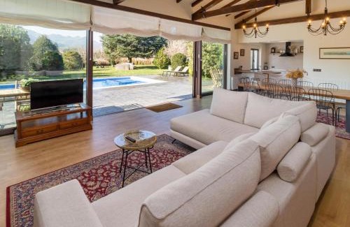 La Cavada House | Stunning Villa Between Sea and Mountain with Pool & Views