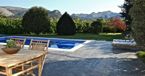 La Cavada House | Stunning Villa Between Sea and Mountain with Pool & Views
