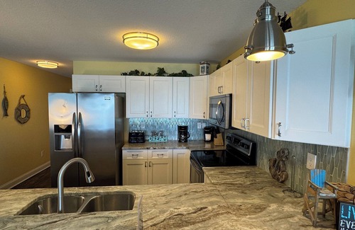 Put-in-Bay Condo | Beautiful 3 BR Condo on Lake Erie with Pool & Great Views