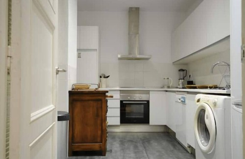 Alicante City Centre House | Elegant Apartment in Historic Center, Near Port and Beach