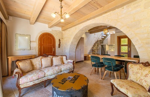 Maheri Villa | Beautifully Restored House with Private Pool & Ocean Views