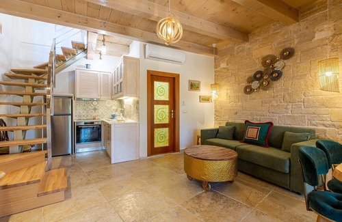 Maheri Villa | Beautifully Restored House with Private Pool & Ocean Views