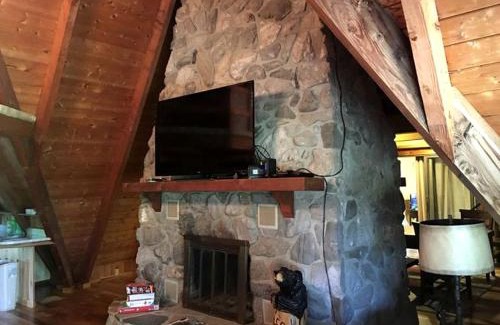 Nelsonville House | Impressive Cabin Rental with a Private Hot Tub in Nelsonville, Ohio
