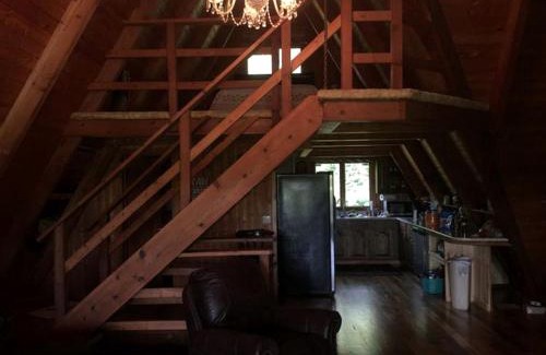 Nelsonville House | Impressive Cabin Rental with a Private Hot Tub in Nelsonville, Ohio