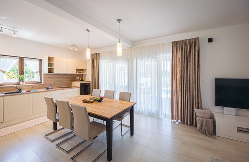 Jursici House | Family-Friendly Pool Retreat Near Pula - 10/10 Rated