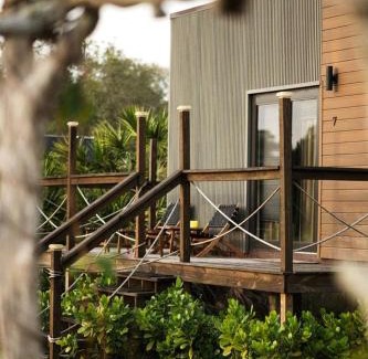Clewiston House | Impressive Secldued Cabin in Belle Glade, Florida