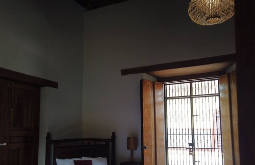 Granada House | Cozy Spanish Colonial Retreat in Granada Historical Center