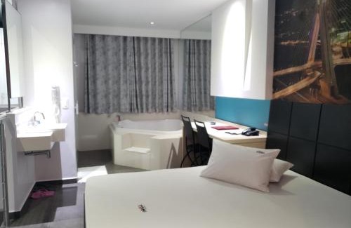 Jordanopolis Hotel | Discover Impulse Motel: Guest Rated 8.7 with Hot Tub