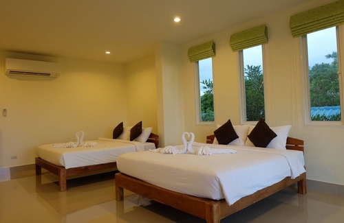 Pak Nam Pran Hotel | Imsook Resort: Family-Friendly Getaway with Pool & Dining