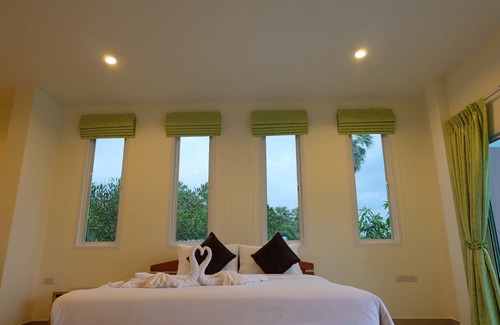 Pak Nam Pran Hotel | Imsook Resort: Family-Friendly Getaway with Pool & Dining