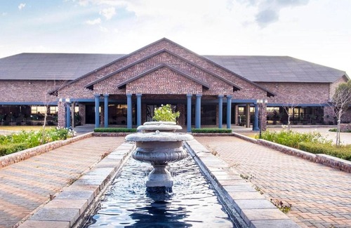 Mangaung Cabin | Discover Imvelo Safari Lodge: Family-Friendly Retreat