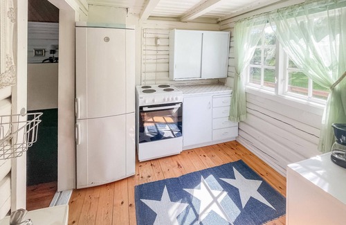 Kongsvinger House | Cozy Wooden House by the Lake: Ideal for Families & Pets