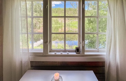 Kongsvinger House | Cozy Wooden House by the Lake: Ideal for Families & Pets