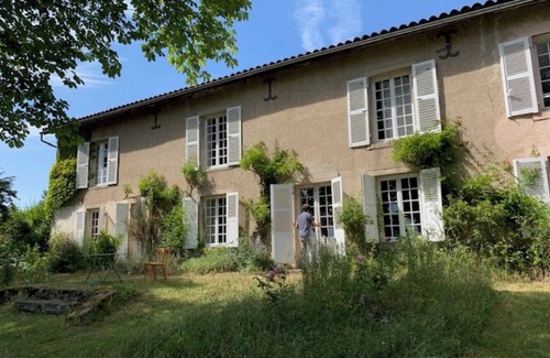 Escoutoux House | Family Retreat for 8 Surrounded by Nature – Rated 10/10
