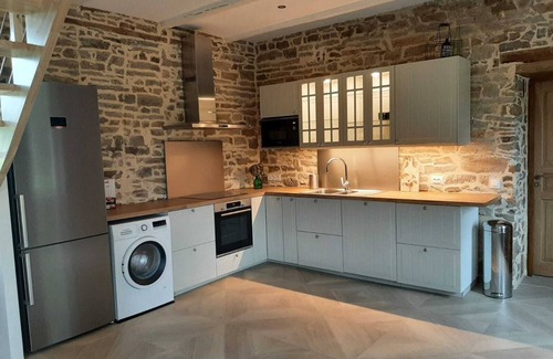 Concarneau House | Relaxing Cottage Retreat in Private Estate Near the Beach
