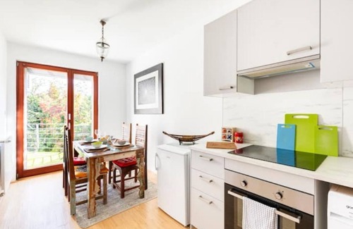 Obuda hegyvideke Apartment | Relax in a Green Oasis with City Panoramas in Buda