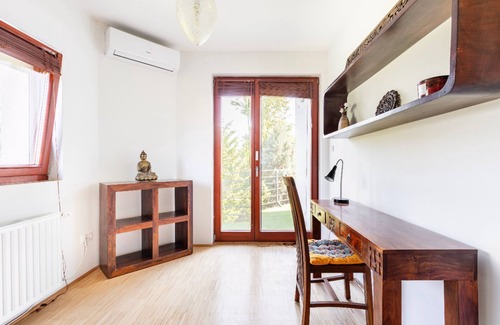 Obuda hegyvideke Apartment | Relax in a Green Oasis with City Panoramas in Buda
