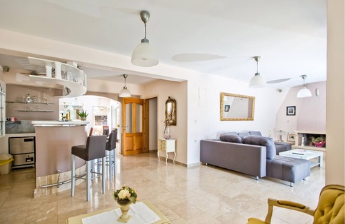 Pokrivenik House | In a small and quiet bay, below the village Zastrazisce and directly on the sea is this semi-detache