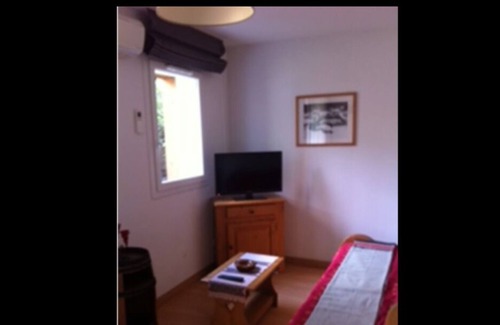 Ax-les-Thermes Apartment | Relax at a Pet-Friendly Residence with Pool and Spa