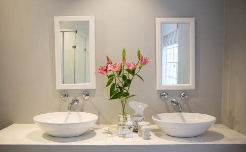 Montagu House | Indulge at In Abundance Guest House - 4-Star Family Retreat