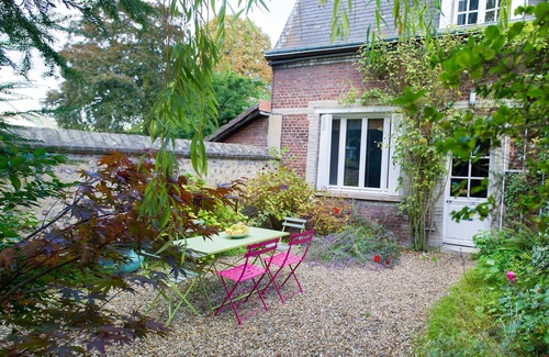 Gare-Jouvenet House | Idyllic Retreat in a Garden Oasis of Rouen, Rated 9.2