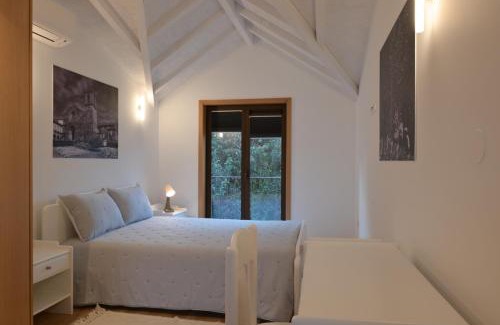 Barcelos Parish House | Family-Friendly Retreat in Barreta with Kitchen Access
