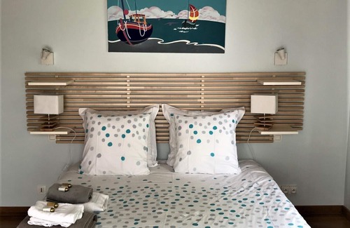 Ustaritz Villa | Idyllic Getaway: Oceanfront Holiday Home in Pays Basque