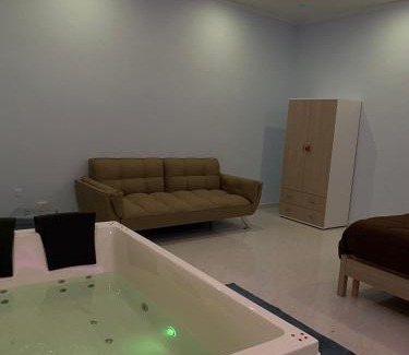 Mercato San Severino Bed & Breakfast | Pet-Friendly IN BLOOM ROOM B&B with Pool & Hot Tub