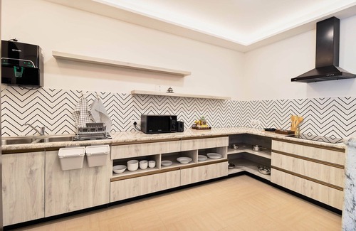 Bengaluru Apartment | Spacious Three bedroom apartments a fully equipped kitchen spacious living room
