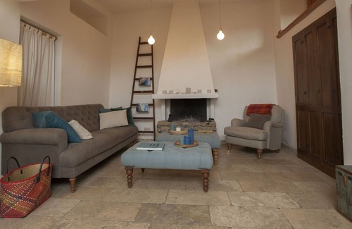 Castel Vittorio House | Experience Tranquility at Casa Dei Fiori with Ocean Views