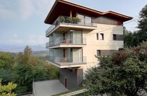 Leggiuno Apartment | In Cima al Bosco