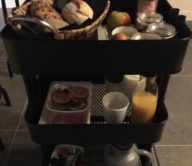 Assen Bed & Breakfast | Escape to In de Kloosterhof: Free Parking & Family-Friendly