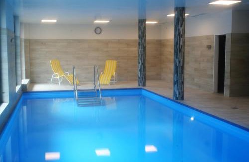 Winterberg Apartment | Relax at In der Büre: Family-Friendly with a Pool