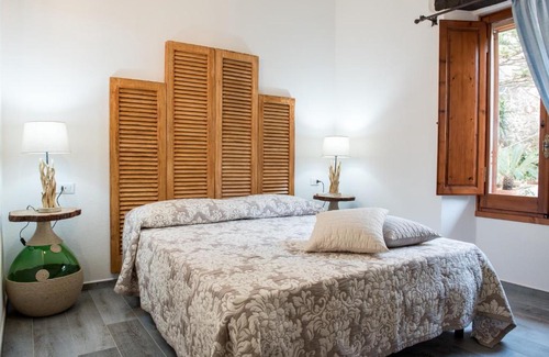 Orosei House | Family-Friendly Stay at Dommo de Tziu Franziscu & Tzia Elene