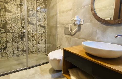 Selcuk Hotel | Discover Ephesus Otel: Art, Breakfast & Family-Friendly Fun