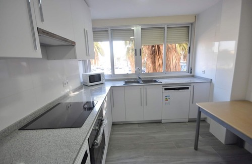 El Cabanyal Apartment | Beachfront Bliss with Free WIFI and Ocean View Rooms