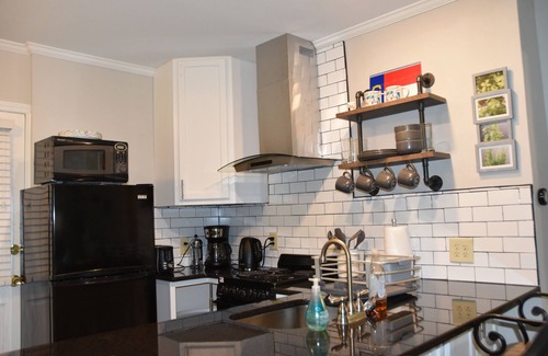 Durham House | Prime In-Law Suite Steps from Duke with Breakfast Included