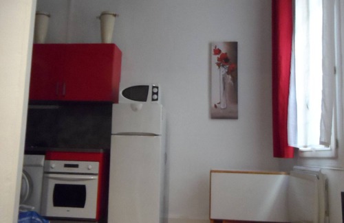 Old Town Apartment | Elegant Escape in Old Nice, Steps from the Sea & Market